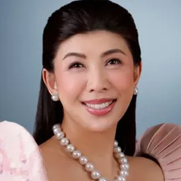 Portrait of Mia Ynares