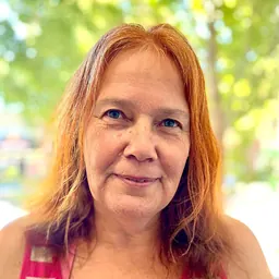Portrait of Juliette Peers