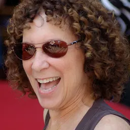 Portrait of Rhea Perlman