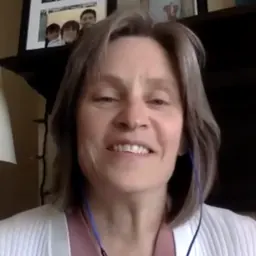 Portrait of Lisa Reynolds