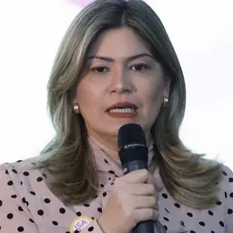 Portrait of Aline Gurgel