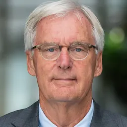 Portrait of Ben Knapen