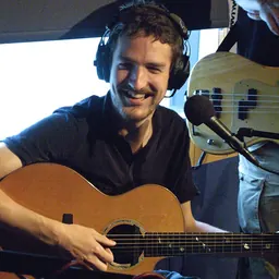 Portrait of Frank Turner