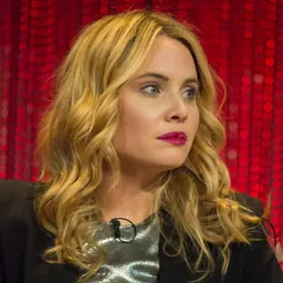 Portrait of Leah Pipes