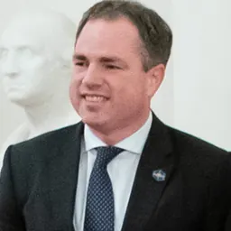 Portrait of Derek Lyons