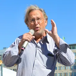 Portrait of Philip Zandén