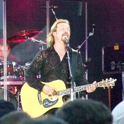 Portrait of Travis Tritt