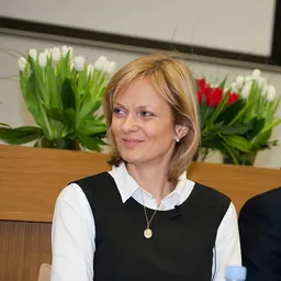 Portrait of Linda Woodhead