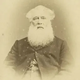 Portrait of Leslie Lee
