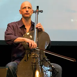 Portrait of Erik Friedlander