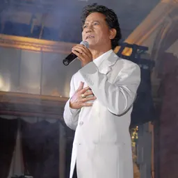 Portrait of Chế Linh