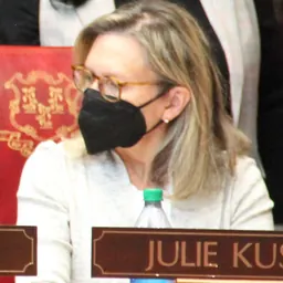 Portrait of Julie Kushner