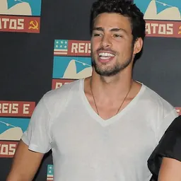 Portrait of Cauã Reymond
