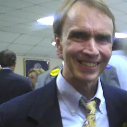 Portrait of Todd Hollenbach