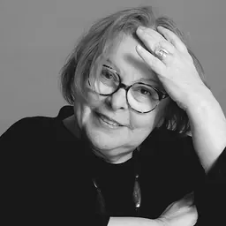 Portrait of Luzia Simons