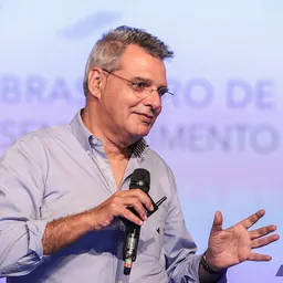 Portrait of Gilberto Dimenstein