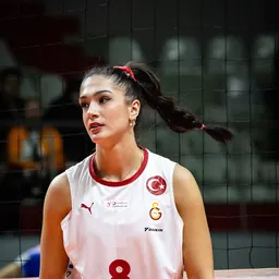 Portrait of Yasemin Güveli