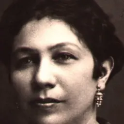 Portrait of Esther Raab