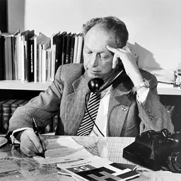 Portrait of Cees van der Leeuw