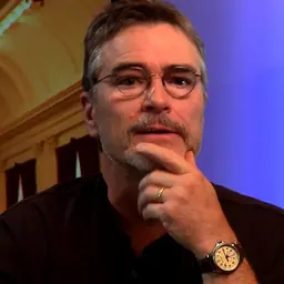 Portrait of Tom Bodett