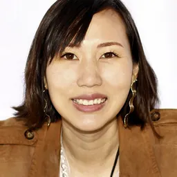 Portrait of Steph Cha