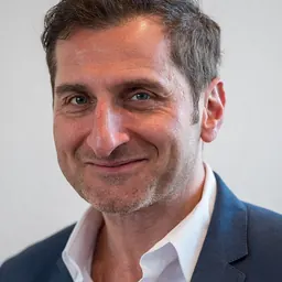 Portrait of Tim Seyfi