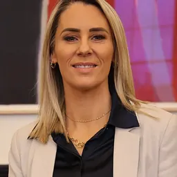 Portrait of Evanne Ní Chuilinn