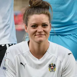 Portrait of Verena Hanshaw