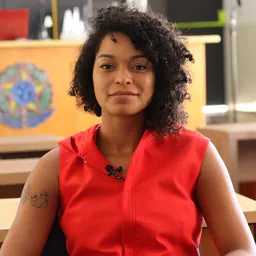 Portrait of Thainara Faria