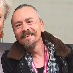 Portrait of Simon Bryant