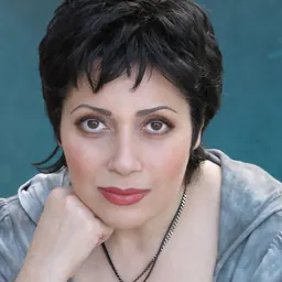 Portrait of Rosie Malek-Yonan