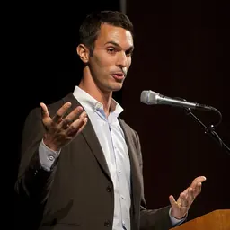 Portrait of Ari Shapiro