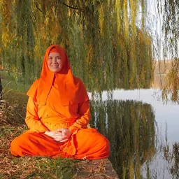 Portrait of Didi Ananda Devapriya
