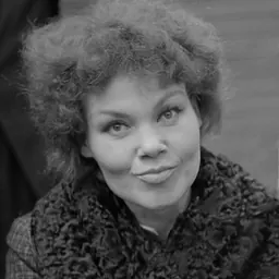 Portrait of Cleo Laine