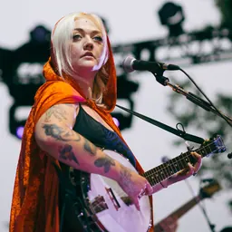 Portrait of Elle King
