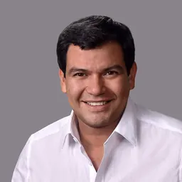 Portrait of César Litardo