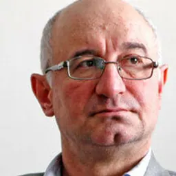 Portrait of Robert Beglarian
