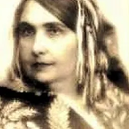 Portrait of Elissa Rhaïs