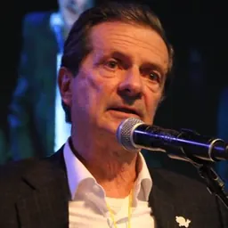 Portrait of Fernando Londoño