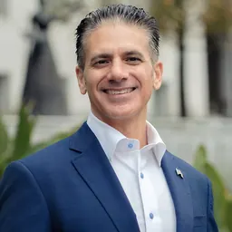 Portrait of Jonathan Hatami