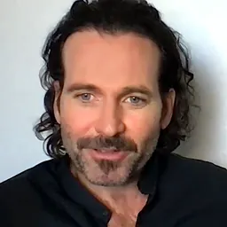 Portrait of Eion Bailey
