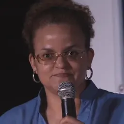 Portrait of Tara Rivers