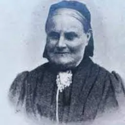 Portrait of Julie Heins