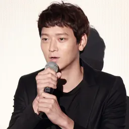 Portrait of Gang Dong-won