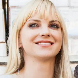 Portrait of Anna Faris