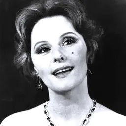 Portrait of Carlin Glynn