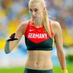 Portrait of Lisa Ryzih