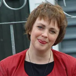 Portrait of Lisa Emerson