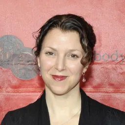 Portrait of Raney Aronson-Rath