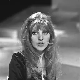 Portrait of Lynsey de Paul